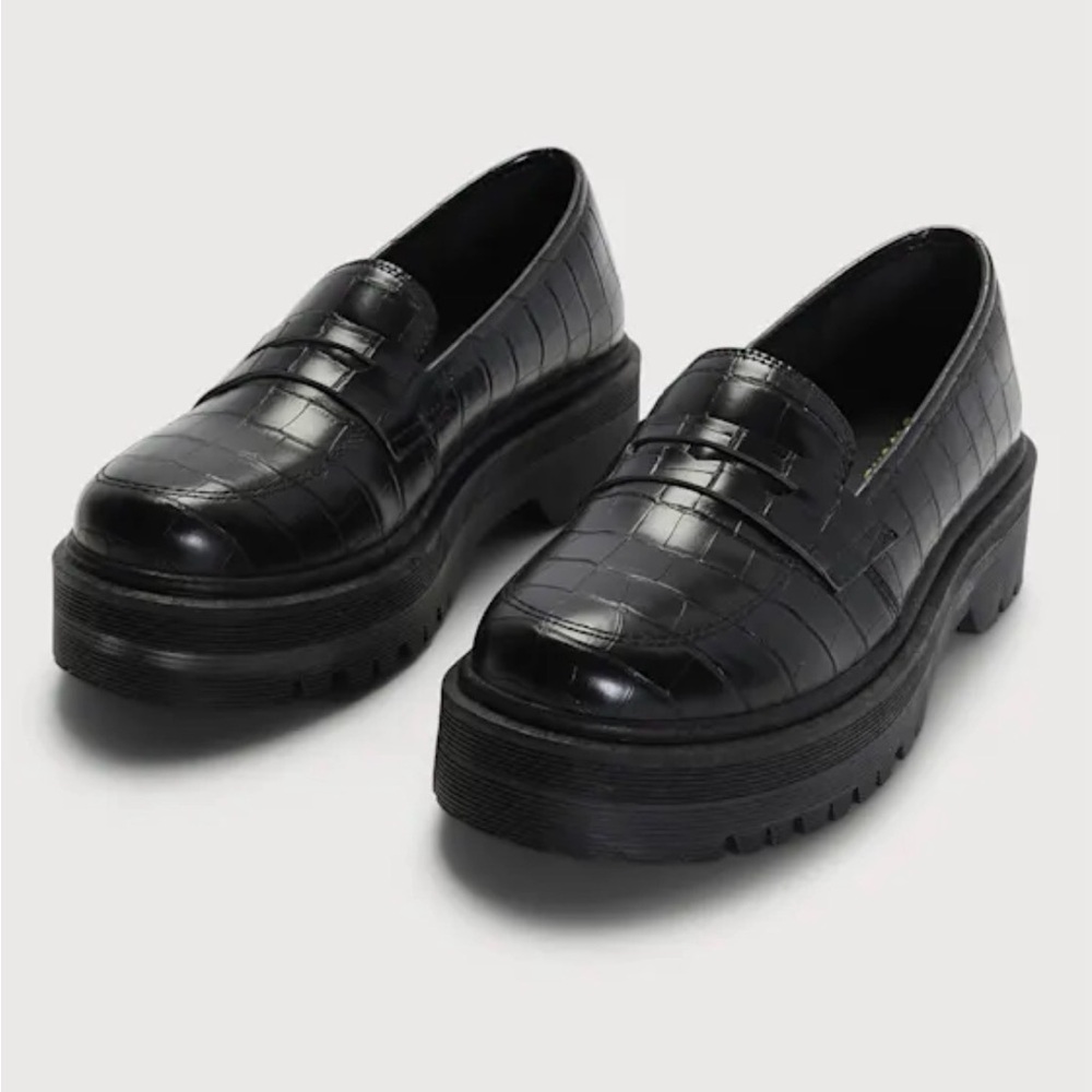 Lulu's Maysie Black Crocodile Embossed Flatform Loafers